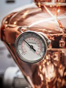 TERMÓMETRO DE ALQUILER DE COBRE "Cómo se produce la ginebra: de la materia prima a la destilación"