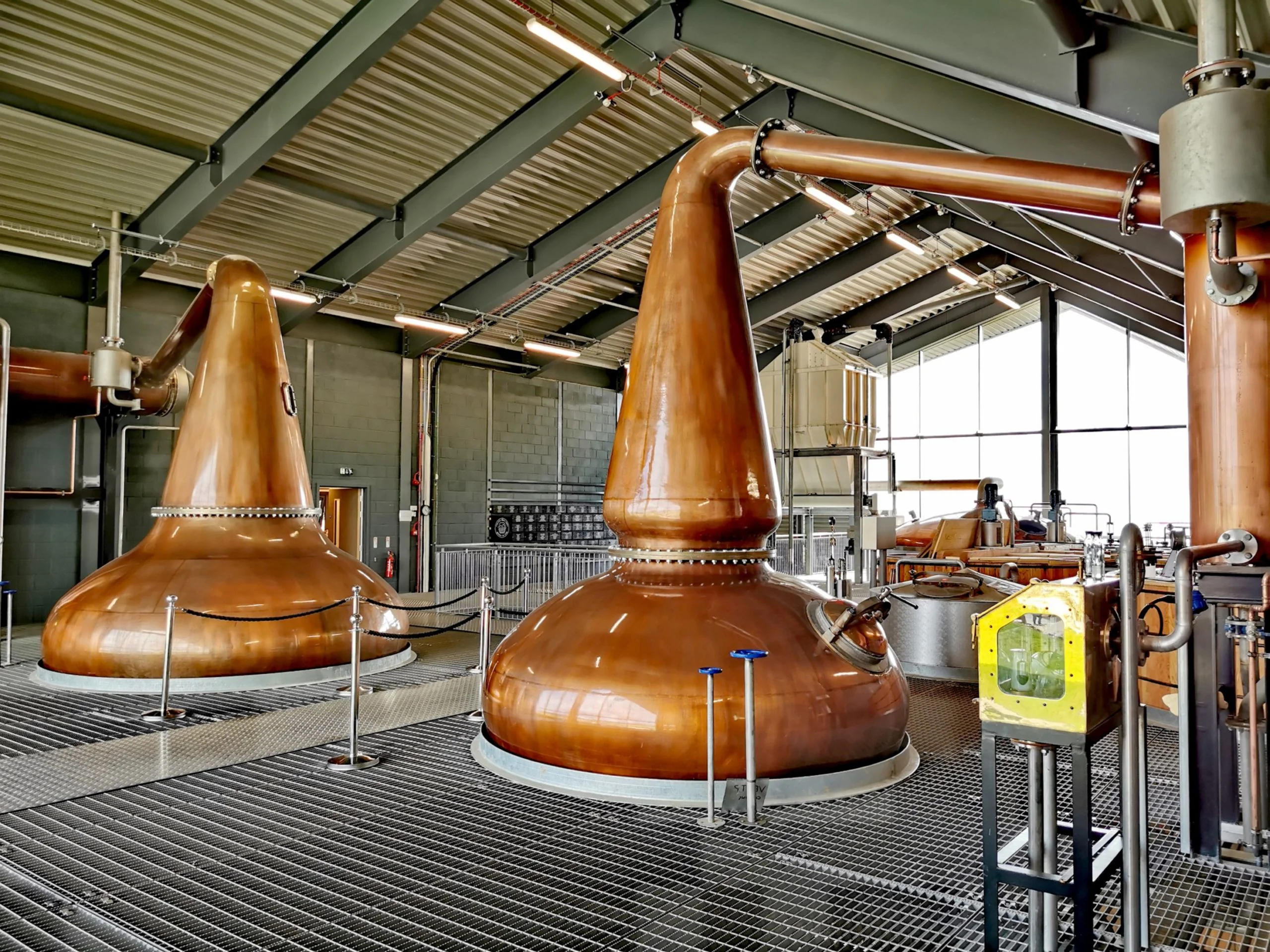 Come viene prodotto il gin